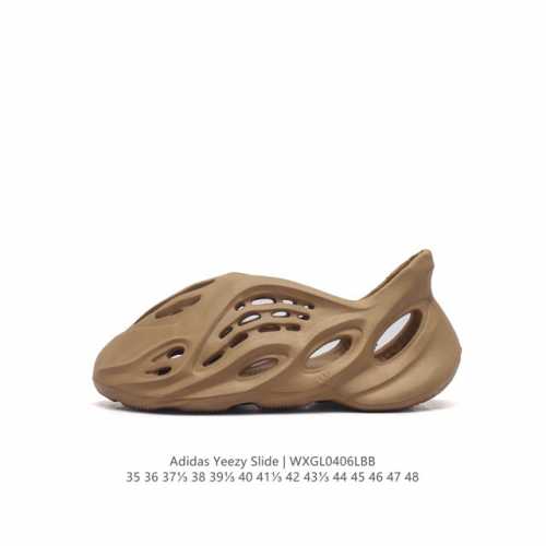 阿迪达斯AD Yeezy Foam Runner 洞洞鞋 原厂100%环保藻类3D利用材质,在未来还将会以耕地培养生产物料，来改革传统的球鞋生产模式，达到改善生