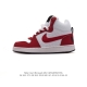 耐克 Nike Court Borough Mid 2 中帮小aj1百搭透气休闲运动板鞋魔术贴运动篮球鞋。兼顾舒适脚感和出众风范，演绎匠心之作。结构性的支撑贴合