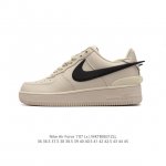耐克 空军一号 Af1 低帮休闲板鞋 Ambush X Nk Air Force 7 Low Sp 空军一号联名标志性的swoosh延伸至鞋跟之外，鞋舌和鞋垫上