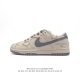 公司级LV x Nike Dunk Low 此款主张打破传统的工业化流水线设计限制，以Made by ideas的超级创意为理念，集结众多潮流设计师，结合时下最