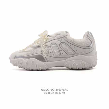 公司级 Gg Cc 女鞋 经典休闲运动鞋奢侈品百搭老爹鞋，在今年仍然很受欢迎。不挑衣服穿，也不挑包，随便搭。它穿上脚超级舒服，很软，还可以增高。鞋面采用的专门定 - 点击图像关闭