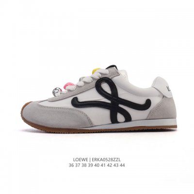loewe 罗意威 Ballet Runner 皮革织物拼接 简约圆头 系带 低帮 运动休闲鞋这双鞋是Loewe新发布的Ballet Runner 2.0 被誉