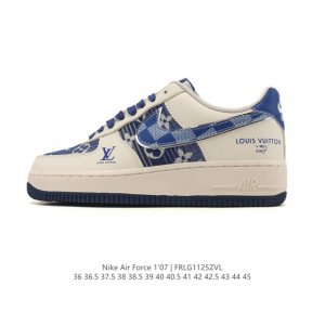 耐克 Nike Air Force 1 '07 Low 空军一号含气垫 低帮小白鞋 百搭厚底增高休闲运动板鞋。柔软、弹性十足的缓震性能和出色的中底设计，横跨复古