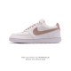 耐克 Nike Court Vision Lo校园风低帮复古篮球板鞋女运动鞋。延续80年代复古篮球鞋，添加学院风细节。皮革组合鞋面，利落风格，重现复古篮球风范。