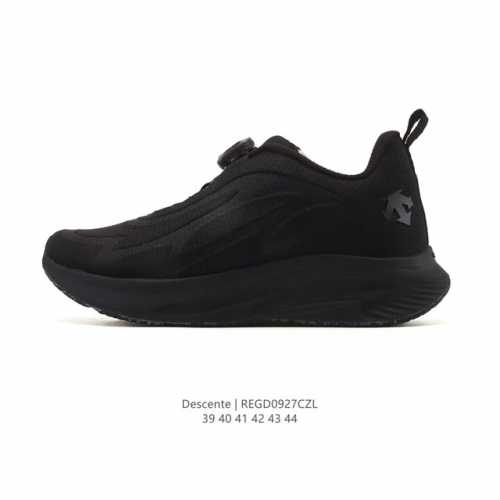 新品公司级 Descente 迪桑特Urban Outdoor系列男款Traxis运动休闲鞋夏季新品。迪桑特的Core-Tex面料，轻薄又坚固，防水透气还防风，