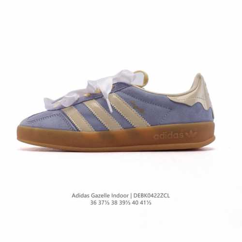 公司级 阿迪达斯 Adidas Originals Gazelle Indoor复古三叶草防滑透明橡胶板鞋经典运动鞋。这款经典鞋,忠于原版设计,缀撞色三条纹和鞋