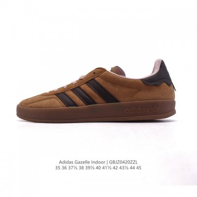 阿迪达斯 Adidas Originals Gazelle Indoor复古三叶草防滑透明橡胶板鞋经典运动鞋。这款经典鞋,忠于原版设计,缀撞色三条纹和鞋跟饰片。