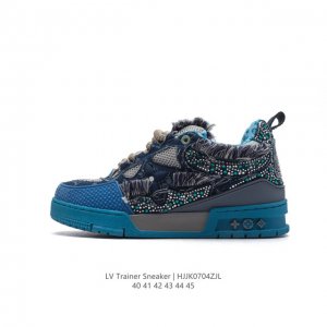 路易威登 满钻 Louis Vuitton LV路易威登板鞋 时尚运动鞋 潮厚底增高休闲鞋。舒适防滑底和百搭性霸屏整个时尚娱乐圈，细节调整完美主义！致TPR光泽