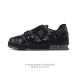 公司级 路易威登 Louis Vuitton LV路易威登板鞋 时尚运动鞋 潮厚底增高鞋 。舒适防滑底和百搭性霸屏整个时尚娱乐圈，细节调整完美主义！鞋面采用柔软