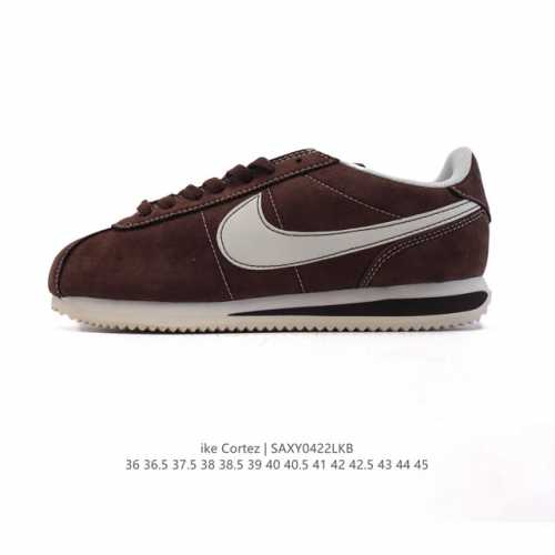 Nike Classic Cortez Nylon 耐克阿甘鞋男女子运动鞋，秉承元年款经典风格，糅合防水鞋面设计，令双足保持干爽舒适。防水锦纶鞋面强势抵御风雨侵