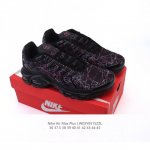 nike 耐克 男女子休闲鞋气垫缓震跑步鞋 Air Max Plus 运动鞋 造型超讨喜！鞋面以帆布和织物材质包裹，保证了轻薄透气，更适合夏季穿着。鞋侧 鱼骨