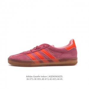 真标 阿迪达斯 Adidas Originals Gazelle Indoor 复古三叶草防滑透明橡胶板鞋经典运动鞋。这款经典鞋,忠于原版设计,缀撞色三条纹和鞋