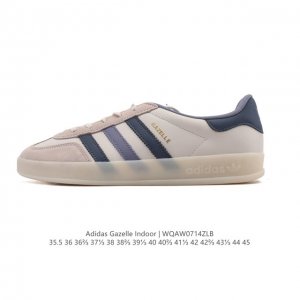 阿迪达斯 Adidas Originals Gazelle Indoor复古三叶草防滑透明橡胶板鞋经典运动鞋。这款经典鞋,忠于原版设计,缀撞色三条纹和鞋跟饰片。