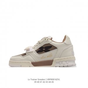路易威登 Louis Vuitton Lv路易威登板鞋 时尚运动鞋 潮厚底增高鞋 。舒适防滑底和百搭性霸屏整个时尚娱乐圈，细节调整完美主义！鞋面采用柔软皮革鞋面