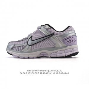 Nike 耐克夏季 Zoom Vomero 5 运动鞋休闲训练跑步鞋。Nike Zoom Vomero 5 男女子运动鞋妥帖包覆足部，提供透气支撑效果。耐穿材料