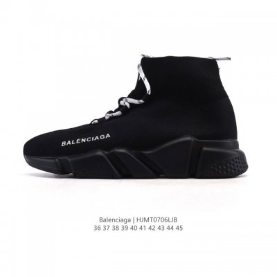 巴黎世家Balenciaga 巴黎袜子鞋 太多的词汇来形容这款鞋子了 轻便 舒适穿着方便让它备受青睐 更是各大明星们的最爱 如果说之前的袜子鞋不够运动 那么这双