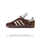 阿迪达斯 Adidas Wb Pony Tonal Samba 运动板鞋 经典三叶草与德训鞋结合 复古种草。2023年，是阿迪达斯samba之年。Samba系列