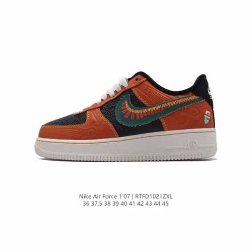耐克 Nike Air Force 1 '07 Low 空军一号含气垫 低帮百搭厚底增高休闲运动板鞋。柔软、弹性十足的缓震性能和出色的中底设计，横跨复古与现代的