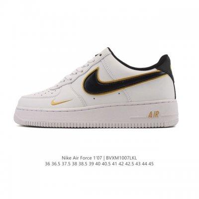 耐克 Nike Air Force 1 '07 Low 空军一号含气垫 低帮百搭厚底增高休闲运动板鞋。柔软、弹性十足的缓震性能和出色的中底设计，横跨复古与现代的