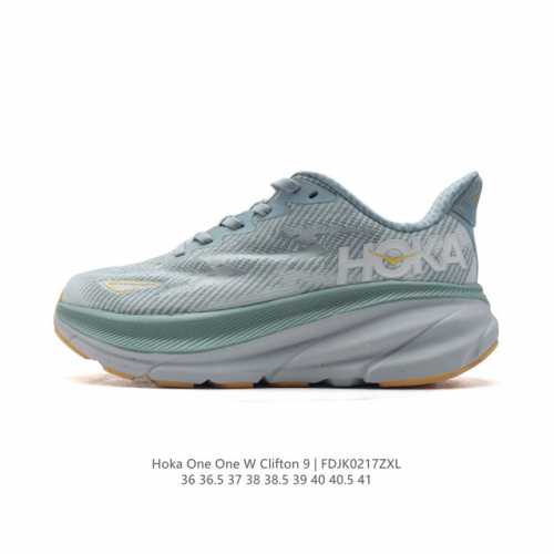 潮牌媒体 Hoka One One 推出升级 Clifton 9 克利夫顿9代 女士休闲跑步鞋轻量缓震运动鞋。此次，Clifton 9 厚了也轻了。非凡脚感，更