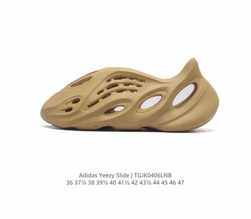 阿迪达斯ad Yeezy Foam Runner 洞洞鞋 原厂100%环保藻类3D利用材质,在未来还将会以耕地培养生产物料，来改革传统的球鞋生产模式，达到改善生