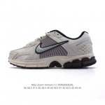 nike 耐克夏季 Zoom Vomero 5 运动鞋休闲训练跑步鞋。Nike Zoom Vomero 5 男女子运动鞋妥帖包覆足部，提供透气支撑效果。耐穿材料