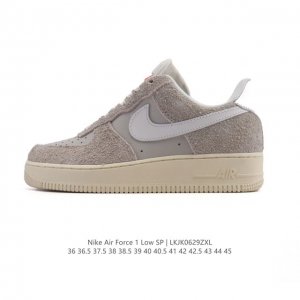耐克 Nike Air Force 1 '07 Low 空军一号含气垫 小白鞋 低帮百搭厚底增高休闲运动板鞋。柔软、弹性十足的缓震性能和出色的中底设计，横跨复古