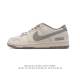 耐克 Nike Dunk Low 运动鞋复古板鞋 作为 80 年代经典篮球鞋款，起初专为硬木球场打造，后来成为席卷街头的时尚标杆，现以经典细节和复古篮球风范再次