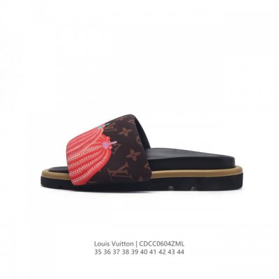 Lv 拖鞋系列 Louis Vuitton 沙滩休闲拖鞋 Louis Vuitton Lv 路易威登 潮流经典魔术贴一字拖鞋延续经典 上脚舒适性极好 鞋轻不跑脚