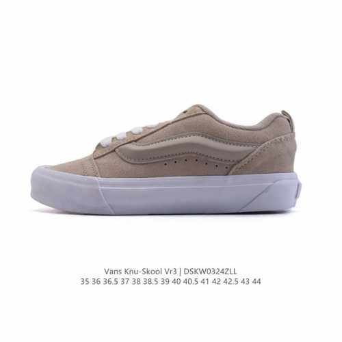 130 万斯 Vans Knu-Skool Vr3 Lx 面包鞋皮革拼接鞋面。坎普尔·茱利安系列低帮复古硫化休闲运动板鞋“肥胖版大Logo”要说整个2023年最
