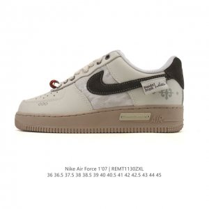 耐克 Nike Air Force 1 '07 Low 空军一号含气垫 小白鞋 低帮百搭厚底增高休闲运动板鞋。柔软、弹性十足的缓震性能和出色的中底设计，横跨复古