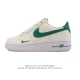 特价 耐克 Nike Air Force 1 '07 Low 空军一号含气垫 低帮 小白鞋 百搭厚底增高休闲运动板鞋。柔软、弹性十足的缓震性能和出色的中底设计，