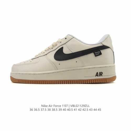 特价 耐克 Nike Air Force 1 '07 Low 空军一号含气垫 小白鞋 低帮百搭厚底增高休闲运动板鞋。柔软、弹性十足的缓震性能和出色的中底设计，横