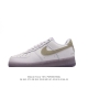 耐克 Nike Air Force 1 '07 Low 空军一号含气垫 低帮百搭厚底增高休闲运动板鞋。柔软、弹性十足的缓震性能和出色的中底设计，横跨复古与现代的
