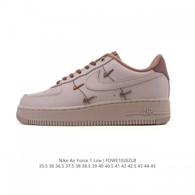 耐克 Nike Air Force 1 '07 Low 空军一号含气垫 低帮百搭厚底增高休闲运动板鞋。柔软、弹性十足的缓震性能和出色的中底设计，横跨复古与现代的