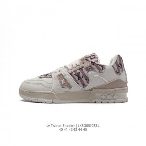 路易威登 Louis Vuitton Lv路易威登板鞋 时尚运动鞋 潮厚底增高鞋 。舒适防滑底和百搭性霸屏整个时尚娱乐圈，细节调整完美主义！鞋面采用柔软皮革鞋面