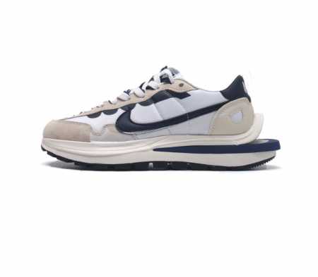 耐克 Sacai X Nike Vaporwaffle 华夫三代 走秀重磅联名款运动鞋 鞋款由pegasus与vaporfly两款鞋型的设计元素共同构建 鞋身材 - 点击图像关闭