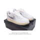 耐克 Nike Air Force 1 '07 Low 空军一号含气垫 小白鞋 低帮百搭厚底增高休闲运动板鞋。柔软、弹性十足的缓震性能和出色的中底设计，横跨复古