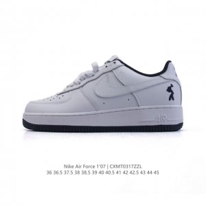 140 耐克 Nike Air Force 1 '07 Low 空军一号含气垫 小白鞋 低帮百搭厚底增高休闲运动板鞋。柔软、弹性十足的缓震性能和出色的中底设计，