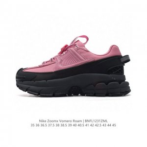 降价 公司级耐克Nike Zoom Vomero Roam 马拉松复古跑五代休闲运动慢跑鞋 厚底增高老爹鞋。采用环保纤维革饰片组合网眼布鞋面材质 升级正确后跟T