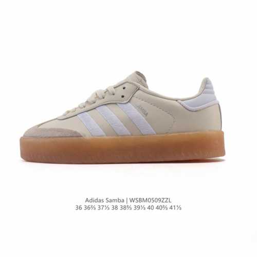 adidas 阿迪达斯 男女款运动鞋 三叶草Samba Velentine 休闲鞋 德训鞋 复古板鞋经典运动鞋。一款阿迪达斯的Samba面包鞋，该鞋具有厚实的用
