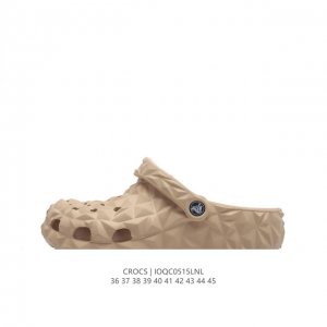 Crocs 沙滩洞洞鞋 男女休闲厚底增高凉拖鞋 卡骆驰杨幂同款 厚底增高凸显大长腿沙滩鞋 选择尺码时 建议选大一码 脚感更舒适 这款没有鞋盒 类型：男女鞋 尺码