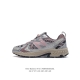 New Balance 新百伦 女鞋真标半码制，升级原楦原数据开发纸版，采用优质纤维革+透气网眼布材质材质，独立双层组合缓震防滑私模大底，中底采用footbed