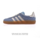 140 阿迪达斯 Adidas Originals Gazelle Indoor复古三叶草防滑透明橡胶板鞋经典运动鞋。这款经典鞋,忠于原版设计,缀撞色三条纹和鞋