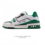 Lv Skate Sneaker 路易威登 2025年新款运动板鞋 蛇年限定 春夏秀场初次亮相，此次以粒面牛皮革焕新呈现。加垫鞋领和鞋舌援引滑板鞋设计，科技鞋带