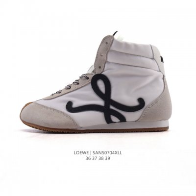 公司级 Loewe 罗意威 Ballet Runner 皮革织物拼接 简约圆头 系带 高帮 短靴 运动休闲鞋这双鞋是Loewe新发布的Ballet Runner