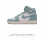 耐克 男女鞋 Nike Air Jordan 1 Retro High Og 乔丹一代aj1 乔1 Aj1 篮球鞋复刻运动鞋 皮面高帮板鞋的设计灵感源自运动夹克