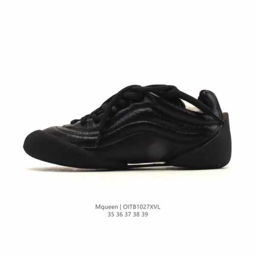 特价原价 元 公司级 亚历山大麦昆 Alexander Mcqueen 亚历山大麦昆Flexion女款跑步鞋 低帮粒面皮革休闲运动鞋 Flexion运动鞋 演绎