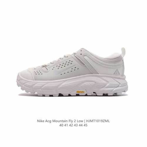 公司级 耐克 Nike ACG Mountain Fly 2 Low耐克户外登山鞋 山脉2代徒步跑鞋 男运动鞋 。采用匠心设计，打造耐穿迅疾风格，让你在沙漠、峡
