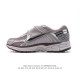 160 Nike 耐克夏季 Zoom Vomero 5 运动鞋休闲训练跑步鞋。Nike Zoom Vomero 5 男女子运动鞋妥帖包覆足部，提供透气支撑效果。